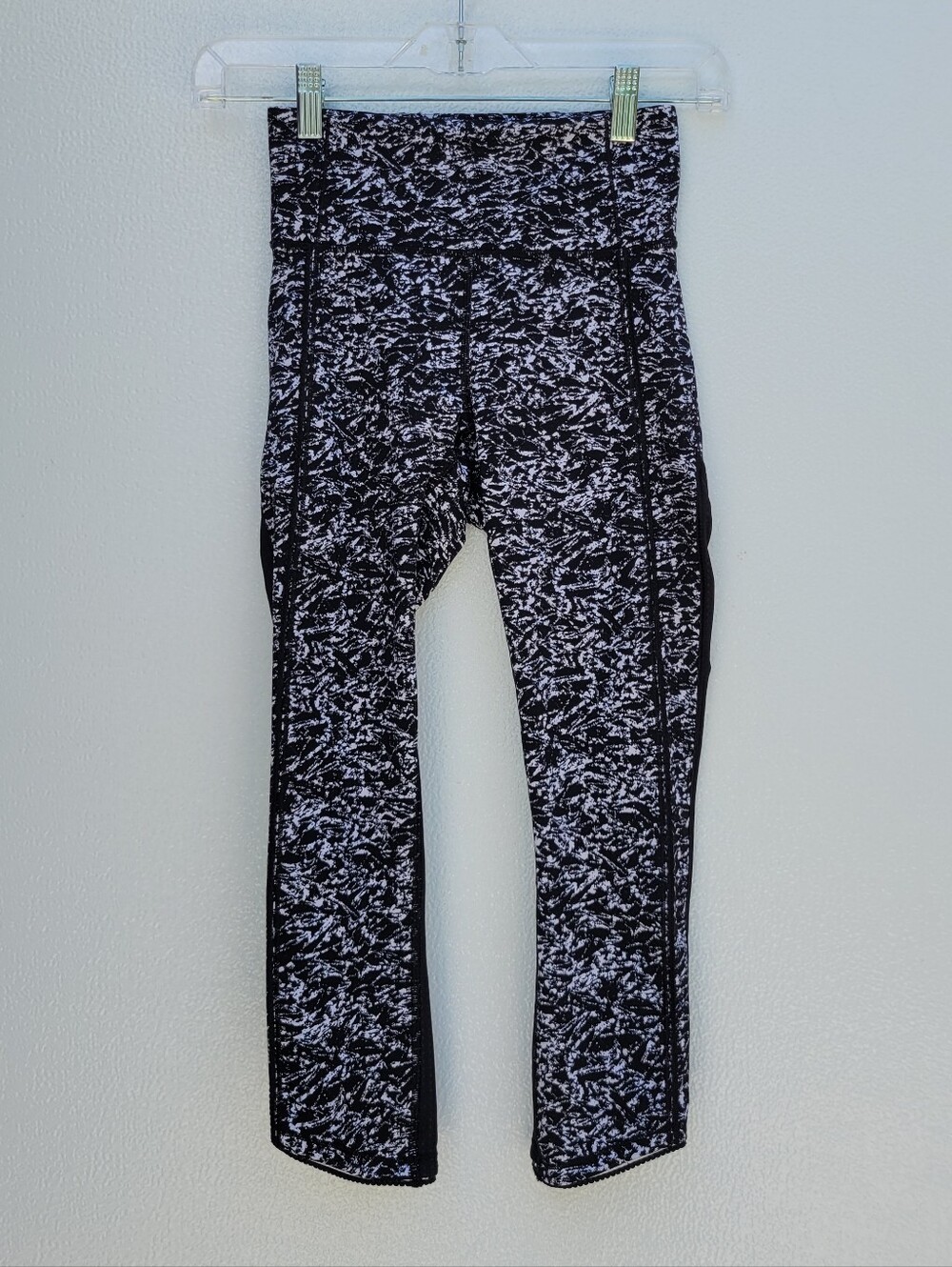 LULULEMON WOMEN SIZE 2 Kids Black & White Marbled Leggings - Brand Unspecified